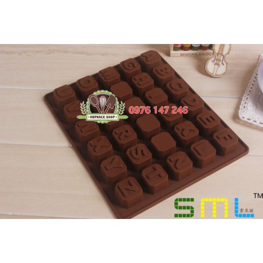 Khuôn silicon 26 chữ cái + 4 ô trống Khuôn silicon 26 chữ cái + 4 ô trống