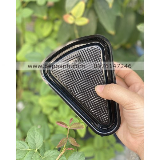 Hộp nhựa đậy tam giác nhọn đế đen A03 Hộp nhựa đậy tam giác nhọn đế đen A03