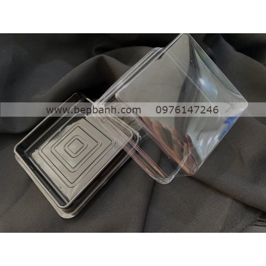 Hộp nhựa nắp đậy vuông bánh 150gr