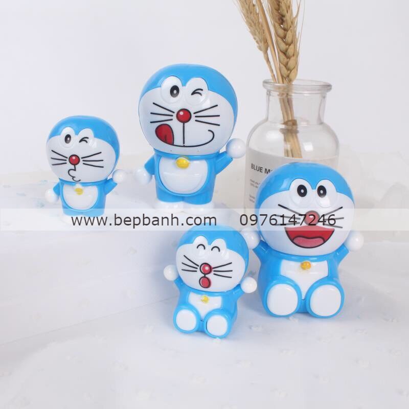 Trang trí bánh kem - 4 đô rê mon Trang trí bánh kem - 4 đô rê mon