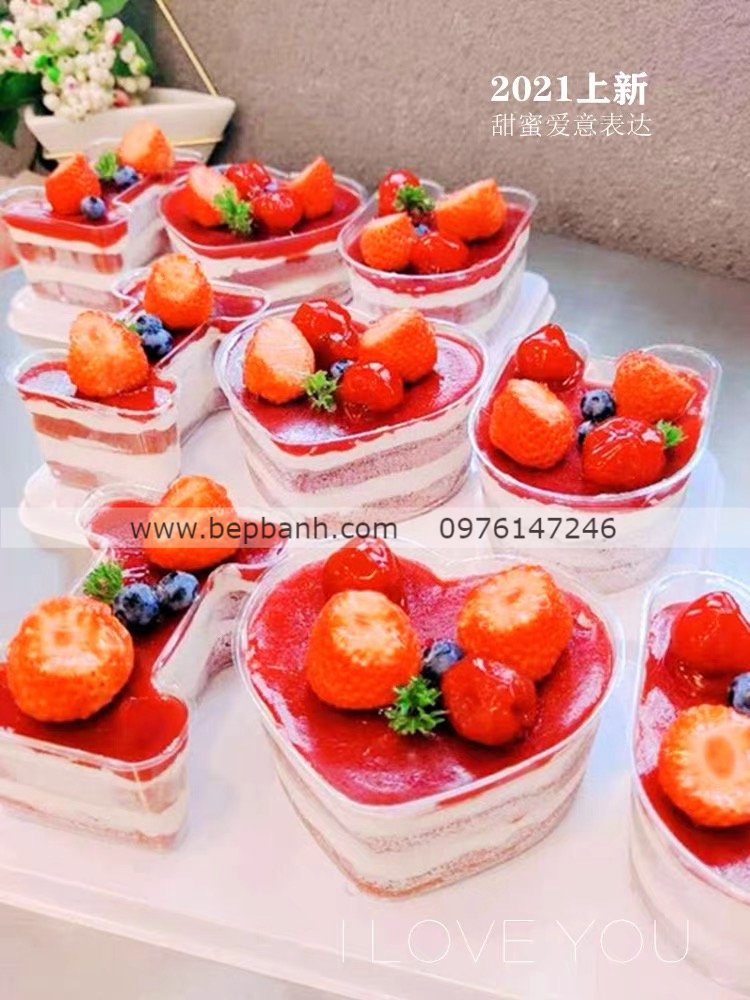 Hộp nhựa đựng bánh chữ I tim U Hộp nhựa đựng bánh chữ I tim U