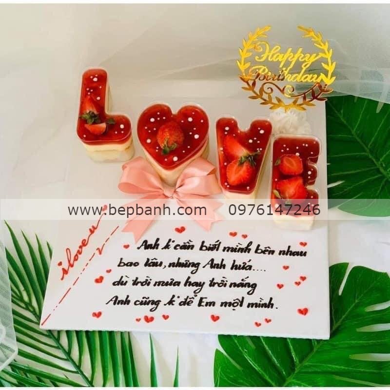 Hộp nhựa đựng bánh chữ LOVE