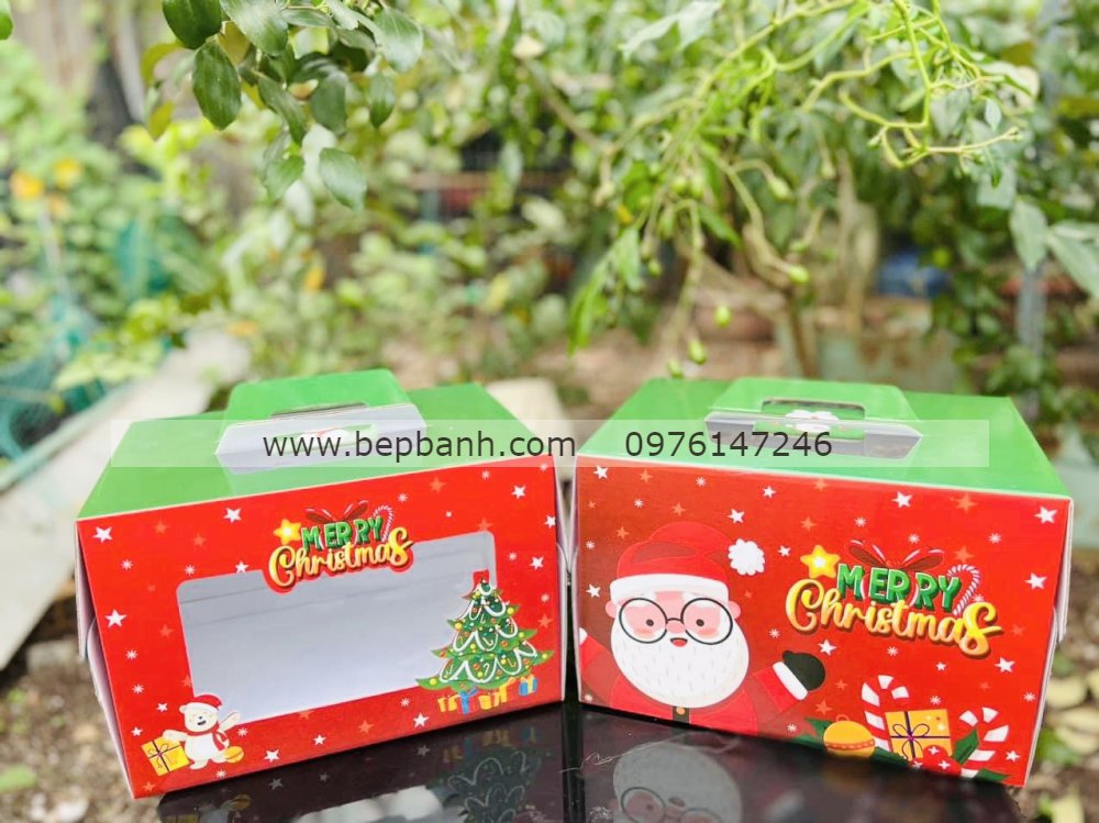 Hộp bánh kem Giáng Sinh 23x30 kèm đế Hộp bánh kem Giáng Sinh 23x30 kèm đế