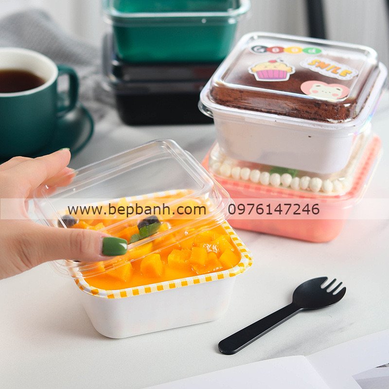Hộp nhựa đậy vuông kẻ caro 450ml